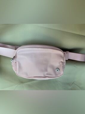 Lululemon everywhere belt bag 1L- flush pink
